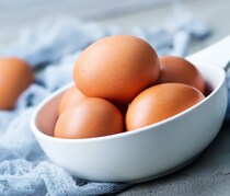 高級コスメ顔負け!? 卵殻膜化粧水の作り方や期待できる効果とは？