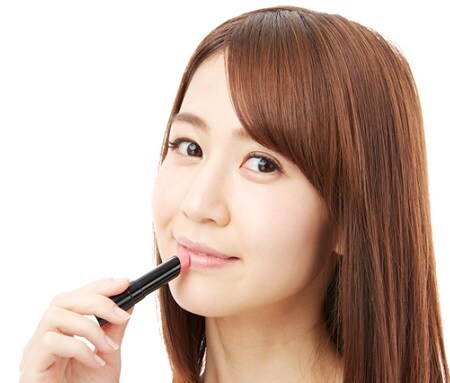 唇の色素沈着を防ぐためにしておきたい、毎日のリップケアって?