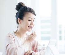 白色ワセリンを使ったケアで、唇の荒れや皮むけをすぐに解決！