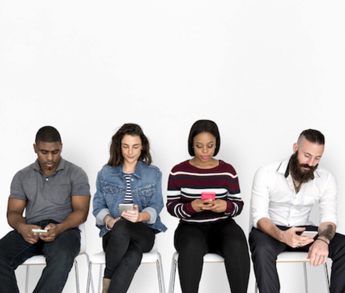 スマートフォンの使いすぎ？手がしびれたら注意したい行動はこれだ！