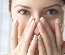 【女子だって気になる！鼻毛の基本ケア】処理のコツや適切な頻度は？