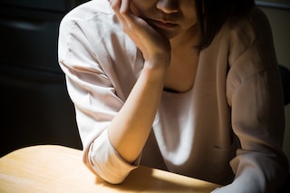 隣の芝生は青い…。他人と比べて陥る「相対性剥奪」感との付き合い方