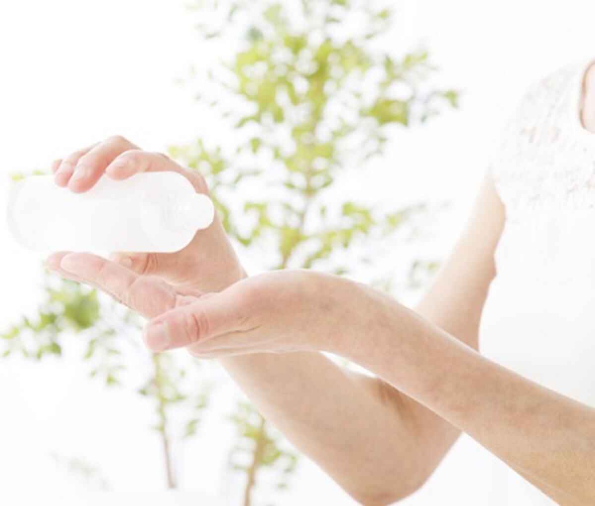 スキンケアの基本！化粧水・美容液・乳液の正しい塗り方をおさらい