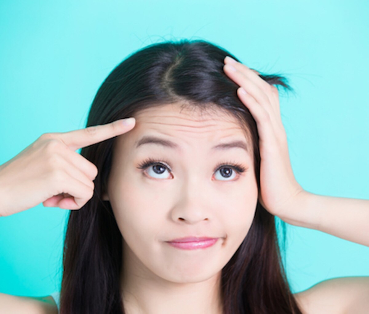 おでこのシワは加齢の証！果たして消せるのか？消せないのか？