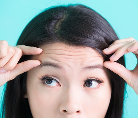 おでこに「しわ」ができる原因は何?しわ解消におすすめのマッサージ