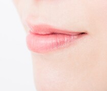 放置すると「梅干しおばあちゃん」に!? 鼻の下の乾燥を治す方法