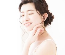 開いた毛穴に氷を当てると引き締まる？氷を使った正しい毛穴ケア