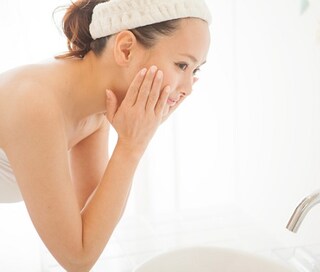 ノーメイクの日は、クレンジングを使う？それとも使わない？