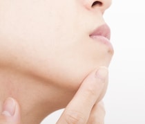 体重は落ちたのに消えない二重あご！原因は何？おすすめの解消法