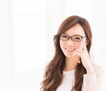 メガネの跡にできてしまった色素沈着を薄くするスキンケアって？