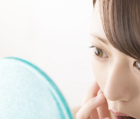 小鼻の脇のメイク崩れを防ぐスキンケアとメイクポイントとは?