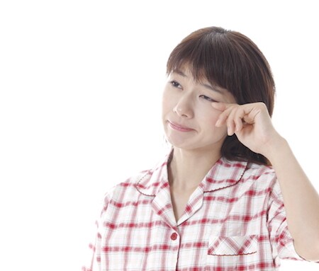 目やにが増えたら要注意？目やにの原因と目の病気の関係とは？