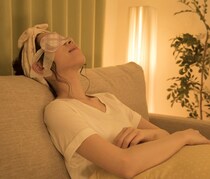 目元を温めるメリットって？「ホットアイマスク」で疲れ目も解消！