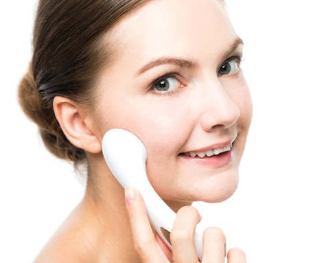 ぷるぷる美肌になれる!? 超音波美顔器の正しい使い方について