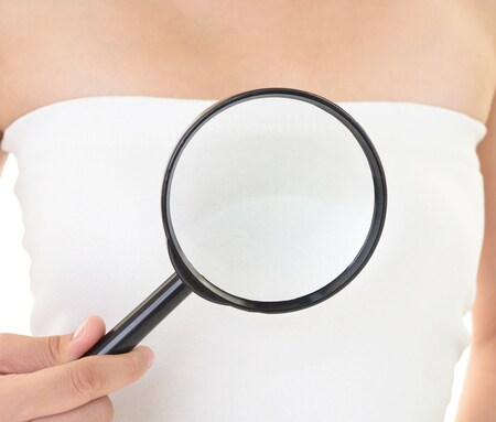 芸能人の間で話題!? 豊胸インプラントの費用・デメリットについて