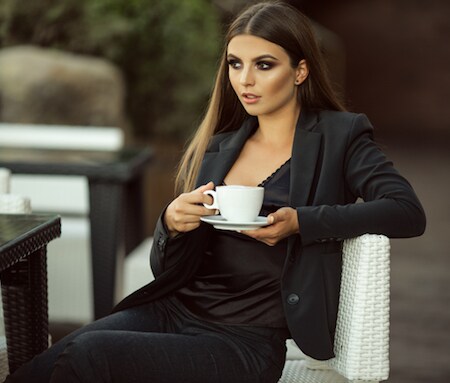 なぜみんな朝にコーヒーを飲むの?便秘にダイエットなど意外な効果も