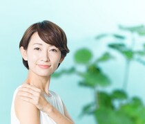 紫外線をシャットダウン！メイクの上から日焼け止めを塗る方法