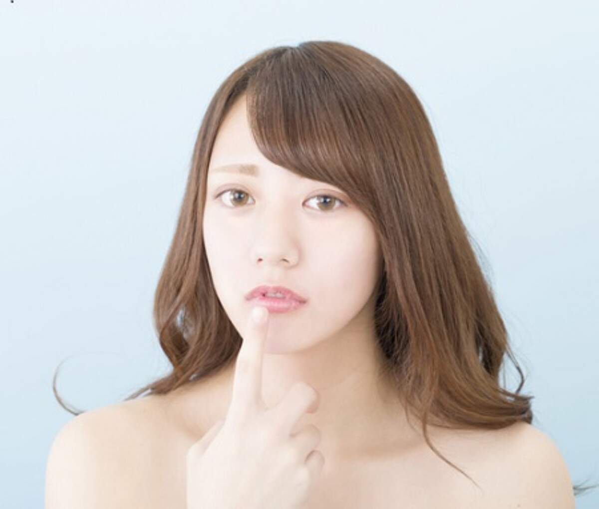 化粧水のバシャバシャ塗りで乾燥肌に…肌に必要な化粧水の量は？