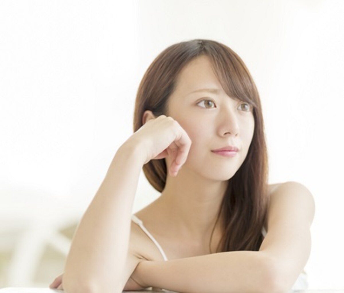 眉間に角栓ができやすい原因とスキンケアのポイントとは？