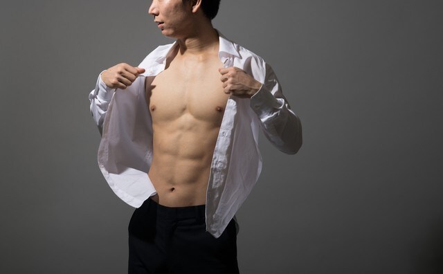 自宅で腹筋を割る！部位別トレーニング4選