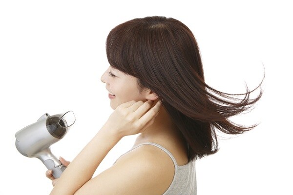 湿気シーズン到来!ジメジメに負けないヘアケア方法!