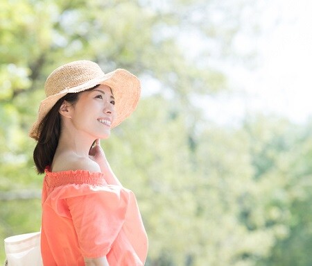 日焼け止めを塗ると肌が乾燥する…? 潤いを保ちながら紫外線対策を