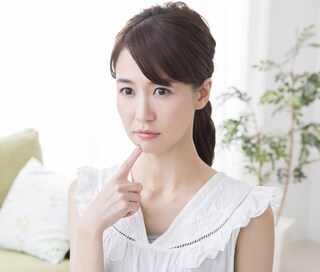 気になる「胸ニキビ」の原因は何？おすすめのケアについてご紹介