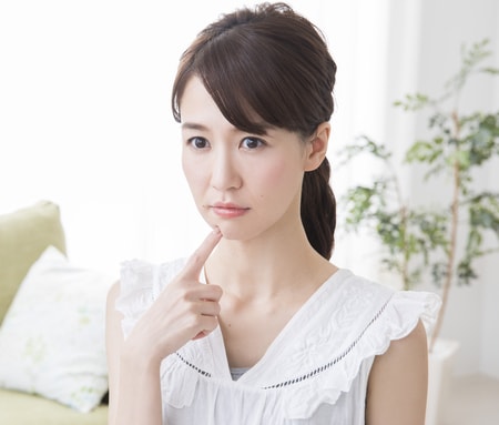 気になる「胸ニキビ」の原因は何？おすすめのケアについてご紹介