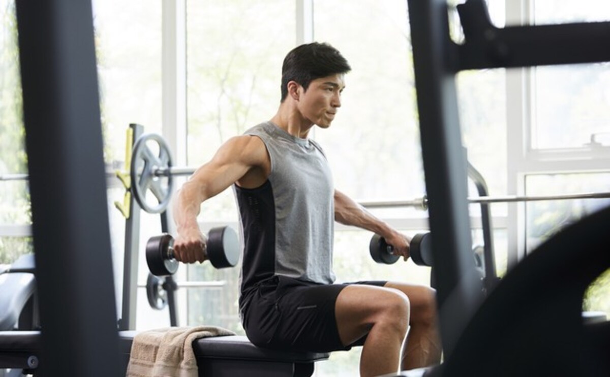 【ダンベルスクワット】腰を痛めず下半身を鍛える５つのコツ