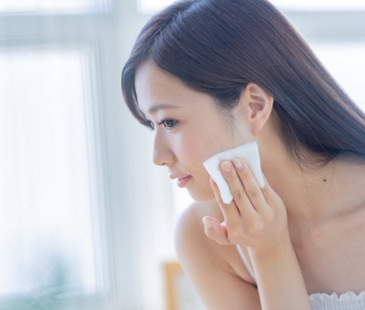 意外と知らないかも…収れん化粧水を使うタイミング・手順とその効果