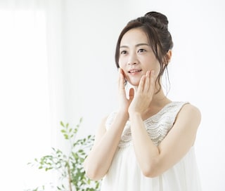 乾燥して粉をふく…そんなカサカサお肌をしっとりさせるスキンケア