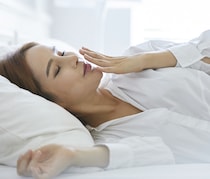 どうにかしたい寝起きの口臭！息爽やか美人になれるおすすめの方法