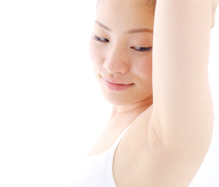 ワキガが30分で治る治療法とは?クリニック選びの注意点について