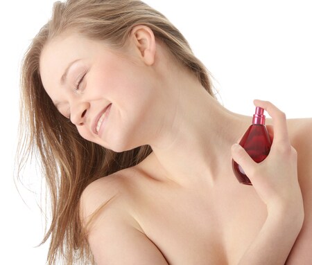 ワンプッシュでいい女を作る!ヘアコロンの正しいつけ方とは?