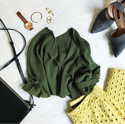 秋のマストアイテム! とろみシャツで色っぽコーデ