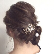 お団子・ポニテが楽ちんかわいく！　最新アクセ「ヘアバトン」って？