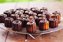 外はカリッと、中はもちもち！　西洋伝統のお菓子・カヌレの名店