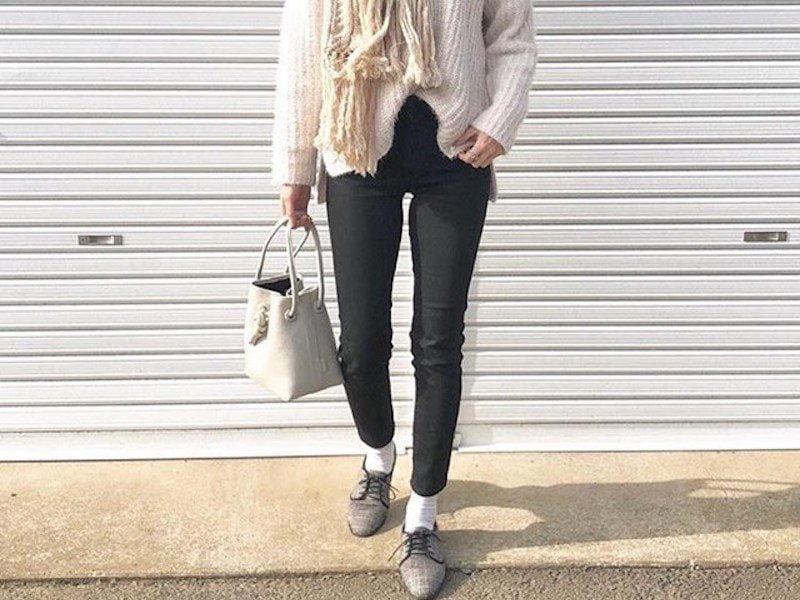 着ぶくれしやすい冬こそ! ユニクロの美脚デニムで着やせコーデ