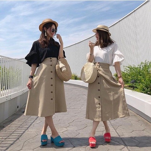 マルチに使える！　GUのフロントボタンミディスカート