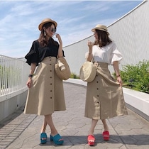 マルチに使える！　GUのフロントボタンミディスカート