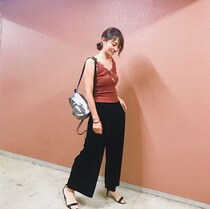 楽チン&こなれ感が叶う！　ユニクロのベロアワイドパンツ