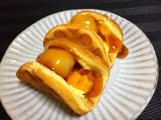 みたらし団子×ワッフル！ 今夜試したいコンビニスイーツかけ合わせ！