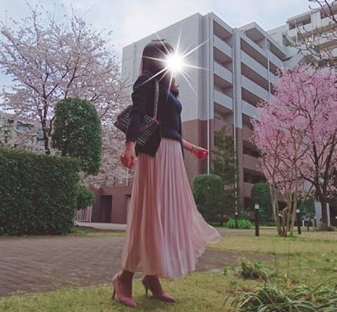 計算されたシルエットが人気の秘密! ユニクロのシフォンプリーツスカート