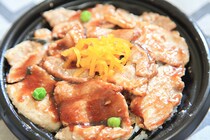 ダイエットは一時中断！ファミマの「炙り焼 豚丼」が地味にうまい…