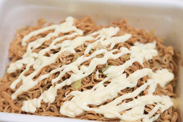 衝撃のカップ焼きそば爆誕…!ペヤングの「GIGAMAX マヨネーズMAX」のインパクトがスゴイ
