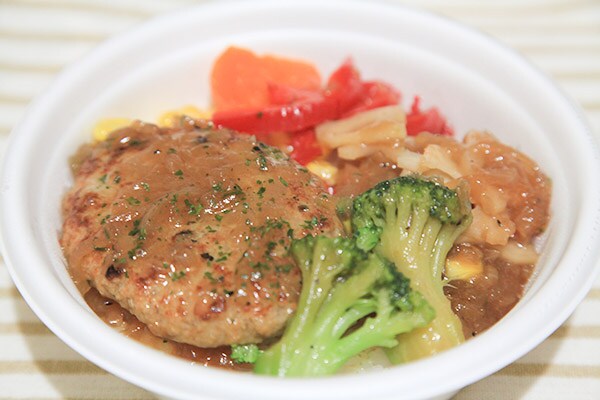 ワンコイン!ファミマの「ハンバーグ丼」はオニオンソースが美味なのです!