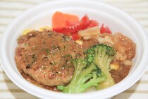 ワンコイン！ファミマの「ハンバーグ丼」はオニオンソースが美味なのです！