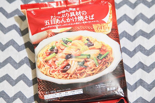 レンチンするだけ!ファミマの冷凍食品「五目あんかけ焼そば」がウマい!