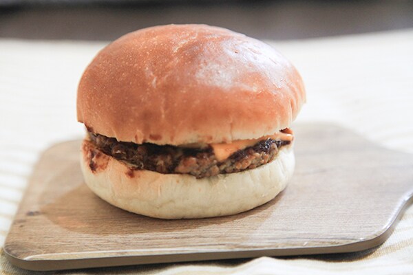 マックだけじゃない！ファミマにもハワイアンなハンバーガーが登場！