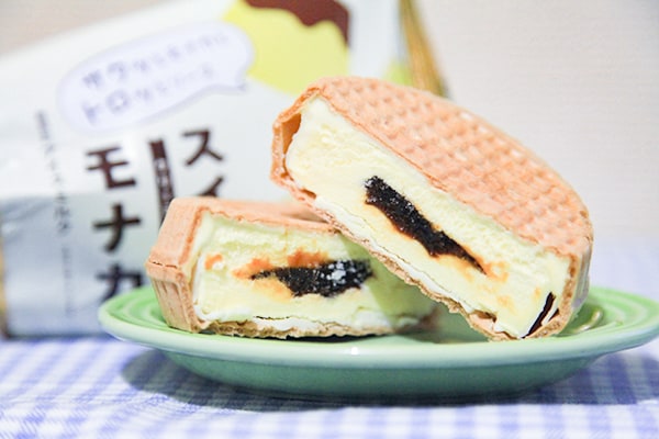 ファミマで買える!SNSで話題のモナカアイスって?